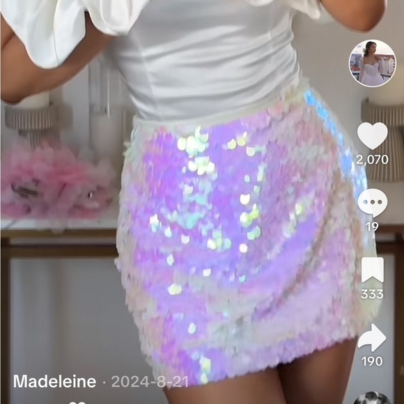 NWT ZARA BLOGGER FAV SEQUIN MINI SKIRT SIZE M
🚨 FINAL PRICE NO ACCEPT OFFERS - Picture 9 of 15